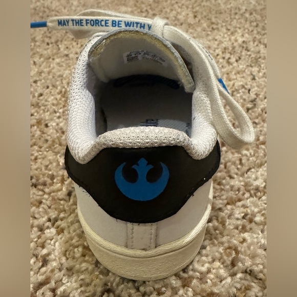 EUC/VGUC Size 9 Adidas Superstar Shoes w/ a Star Wars Design - Picture 15 of 16